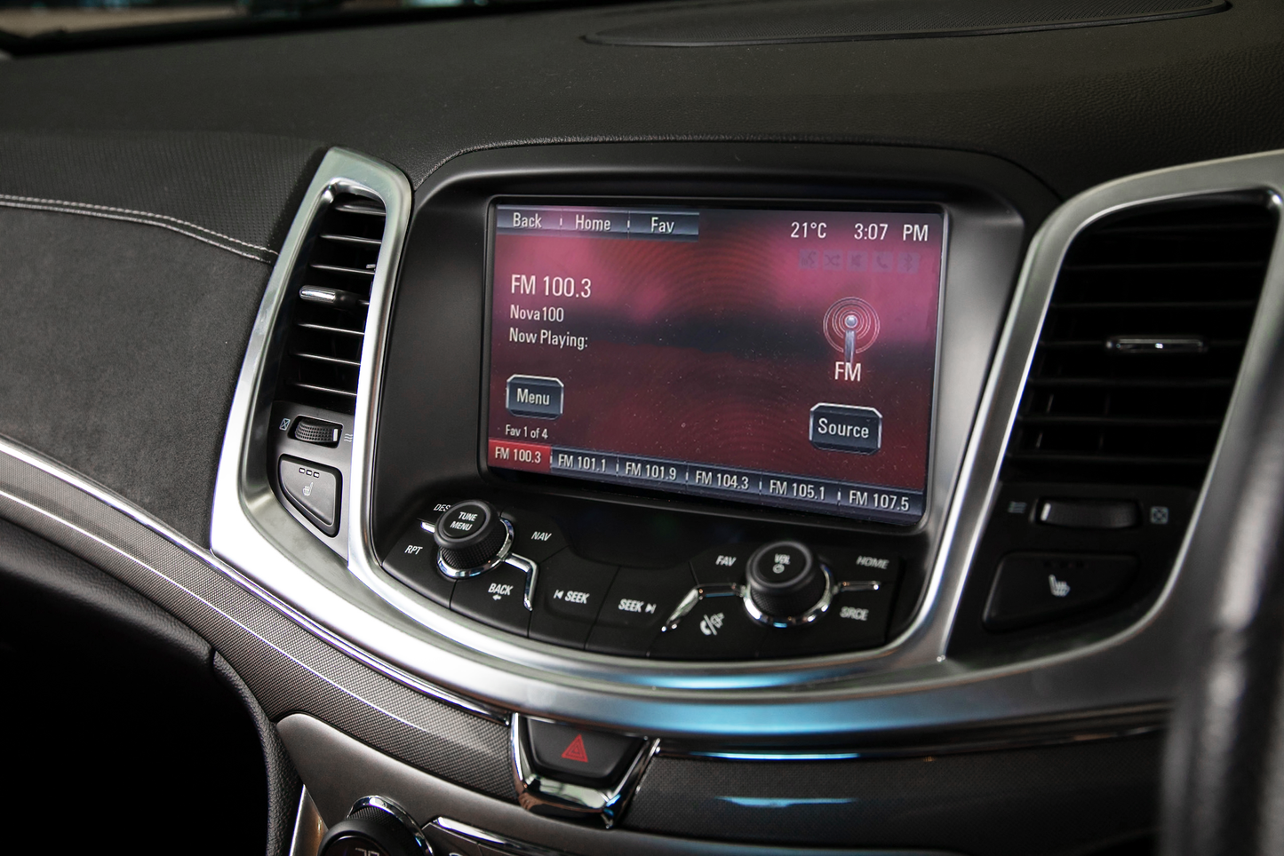 "Installed" - Kenwood DAX8000XDS VF Commodore Radio Upgrade Kit - Wireless Apple Car Play / Android Auto